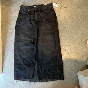 Black jean maxi skirt, size 4, nwt